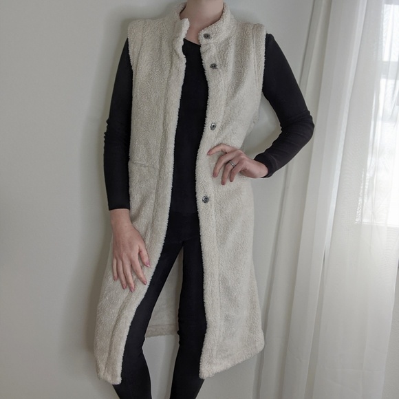 Prologue Sweaters - NWT Prologue Cream Fleece Long Cardigan Vest Small